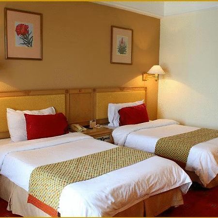 Tiara Medan Hotel & Convention Center ภายนอก รูปภาพ