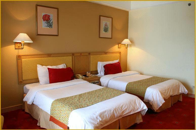Tiara Medan Hotel & Convention Center ภายนอก รูปภาพ