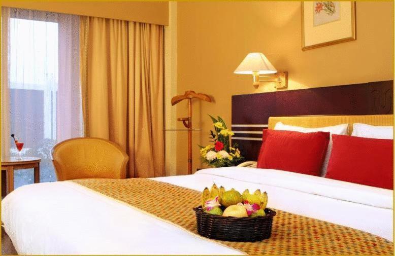 Tiara Medan Hotel & Convention Center ภายนอก รูปภาพ