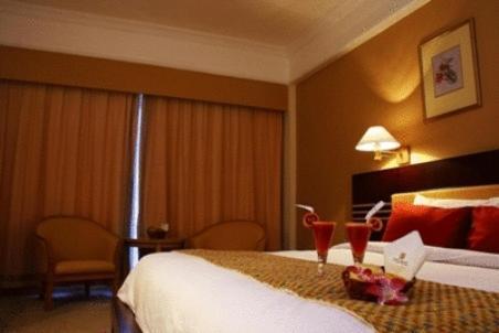 Tiara Medan Hotel & Convention Center ภายนอก รูปภาพ