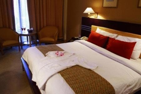 Tiara Medan Hotel & Convention Center ภายนอก รูปภาพ